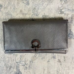 Salvatore Ferragamo Gancini Continental GJ-224633